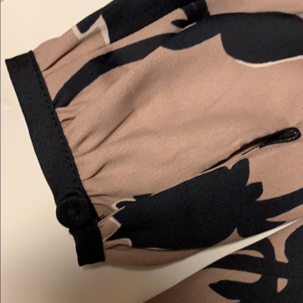 🎉SALE Ann Taylor Loft Blouse XSP🎉 - Picture 6 of 7